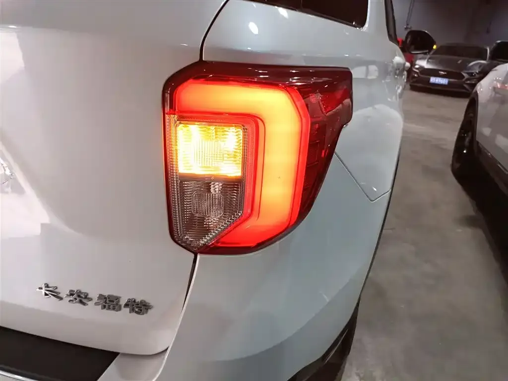 Ford Explorer 2021 из CN, фото 8