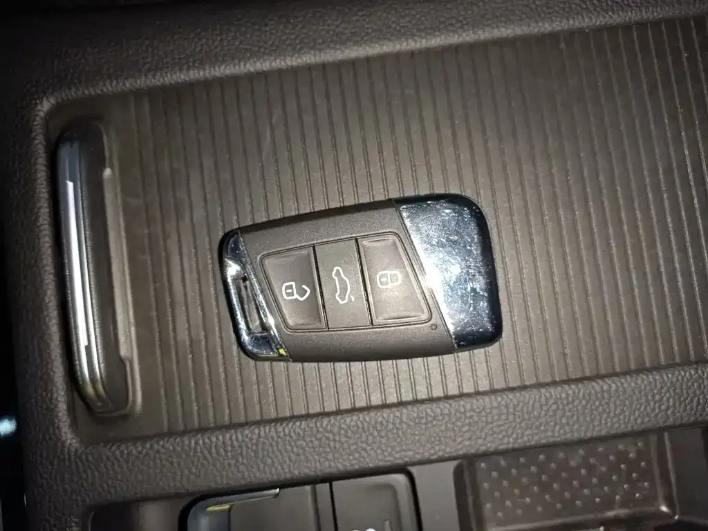 Volkswagen CC 2024 из CN, фото 9