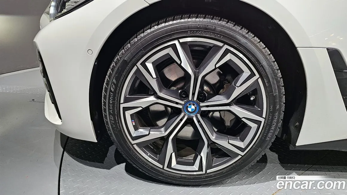 BMW i4 — фото 5