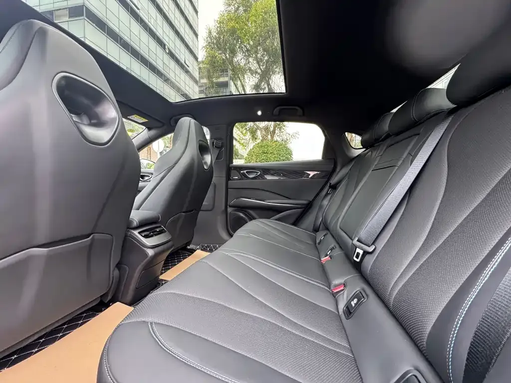 BYD Seal — фото 6