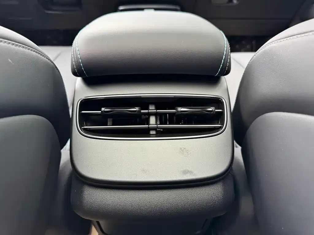 BYD Seal — фото 8