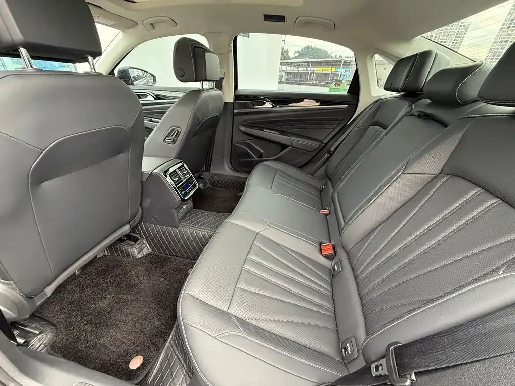 Volkswagen Passat 2025 из CN, фото 6