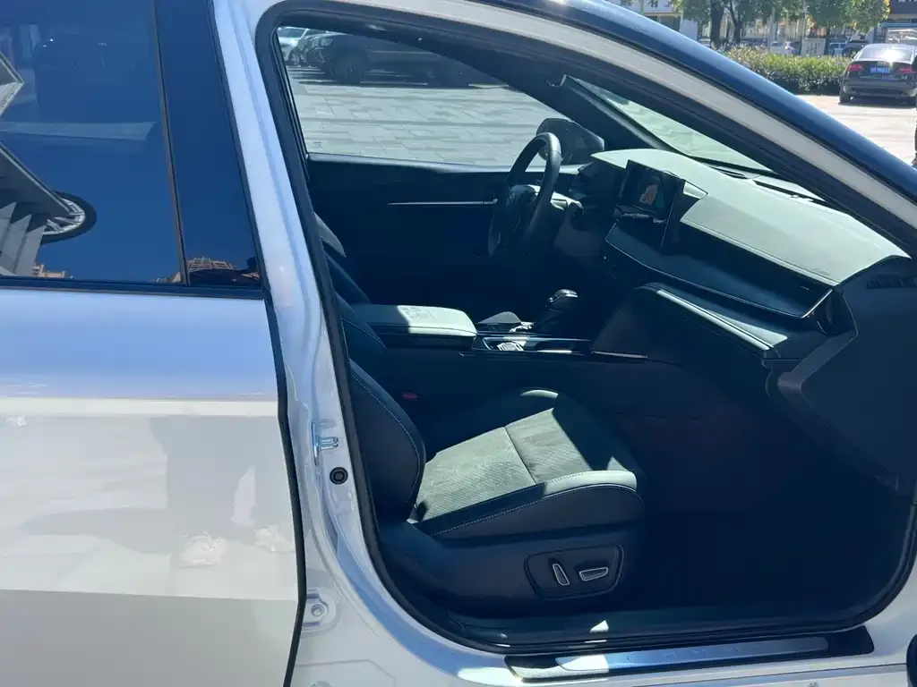 Toyota Camry 2024 из CN, фото 10