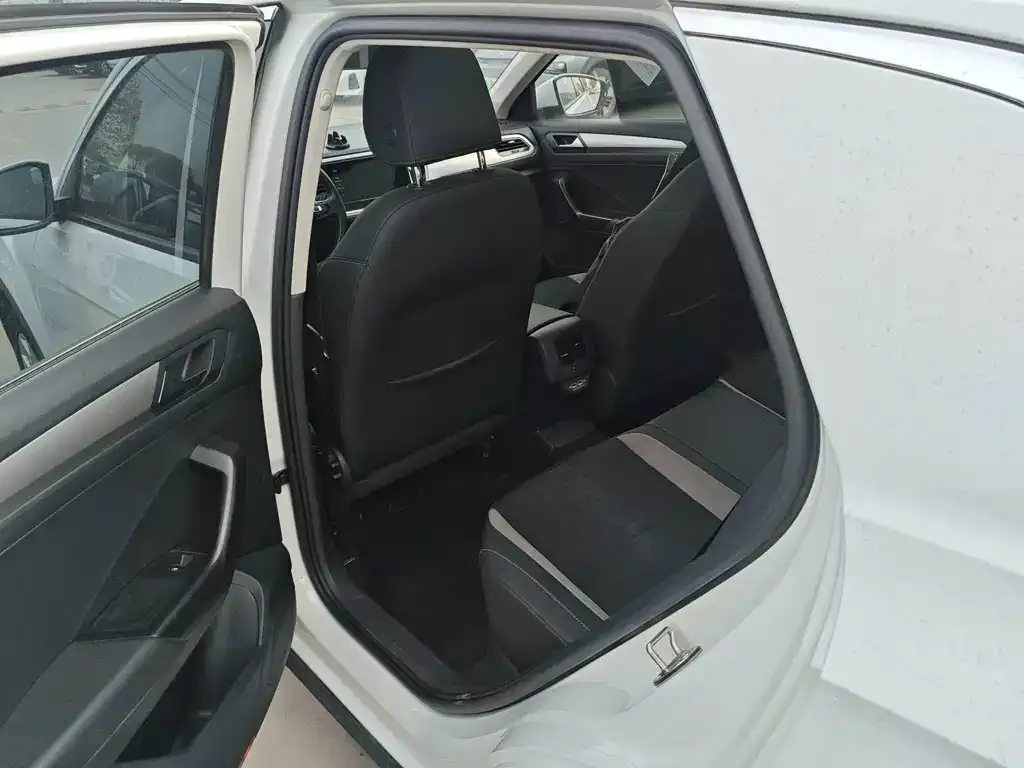 Volkswagen T-Roc 2023 из CN, фото 5