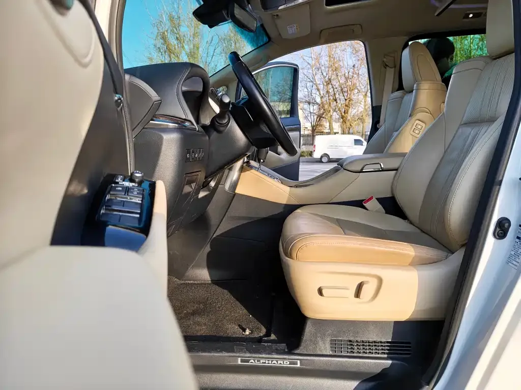 Toyota Alphard 2022 из CN, фото 6