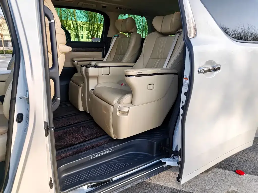 Toyota Alphard 2022 из CN, фото 7