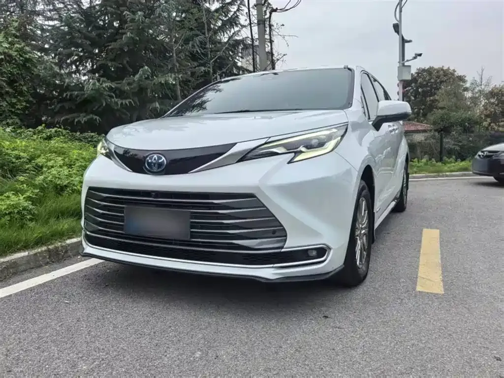 Toyota Sienna 2022 из CN, фото 2