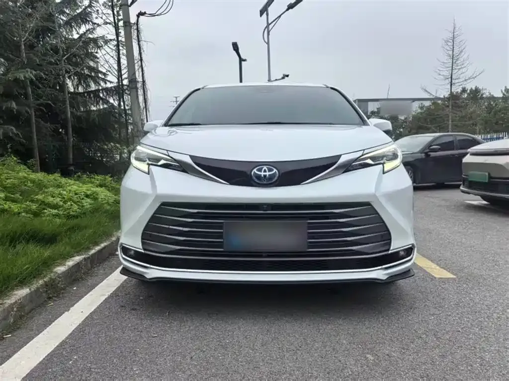 Toyota Sienna 2022 из CN, фото 3