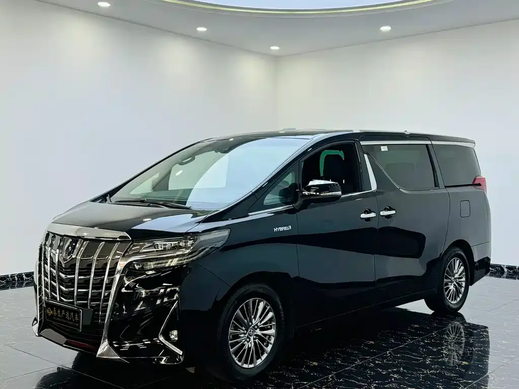 Toyota Alphard — фото 1