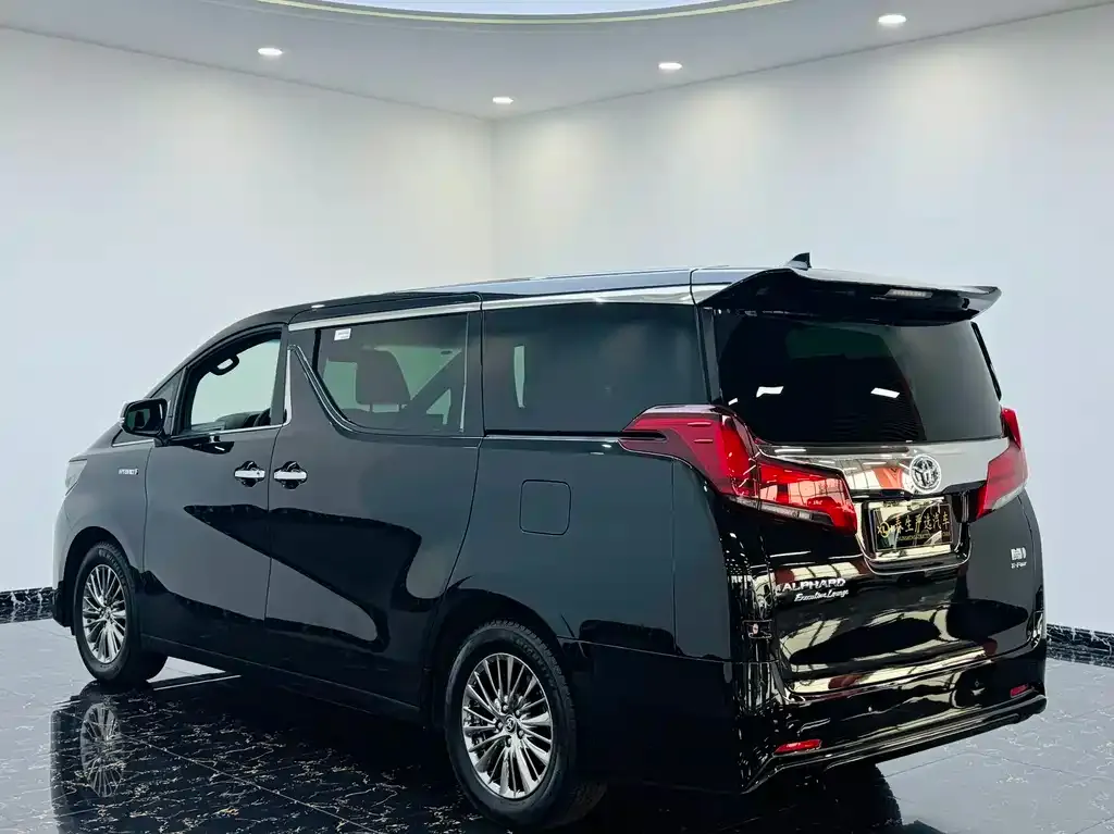 Toyota Alphard — фото 4