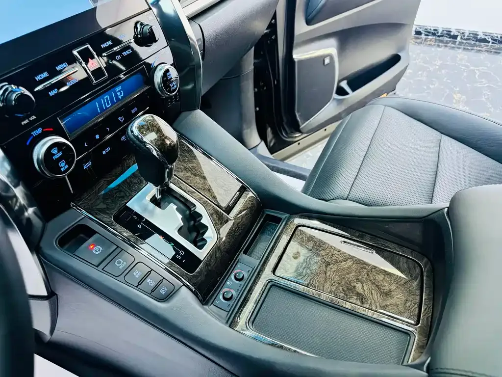 Toyota Alphard — фото 8