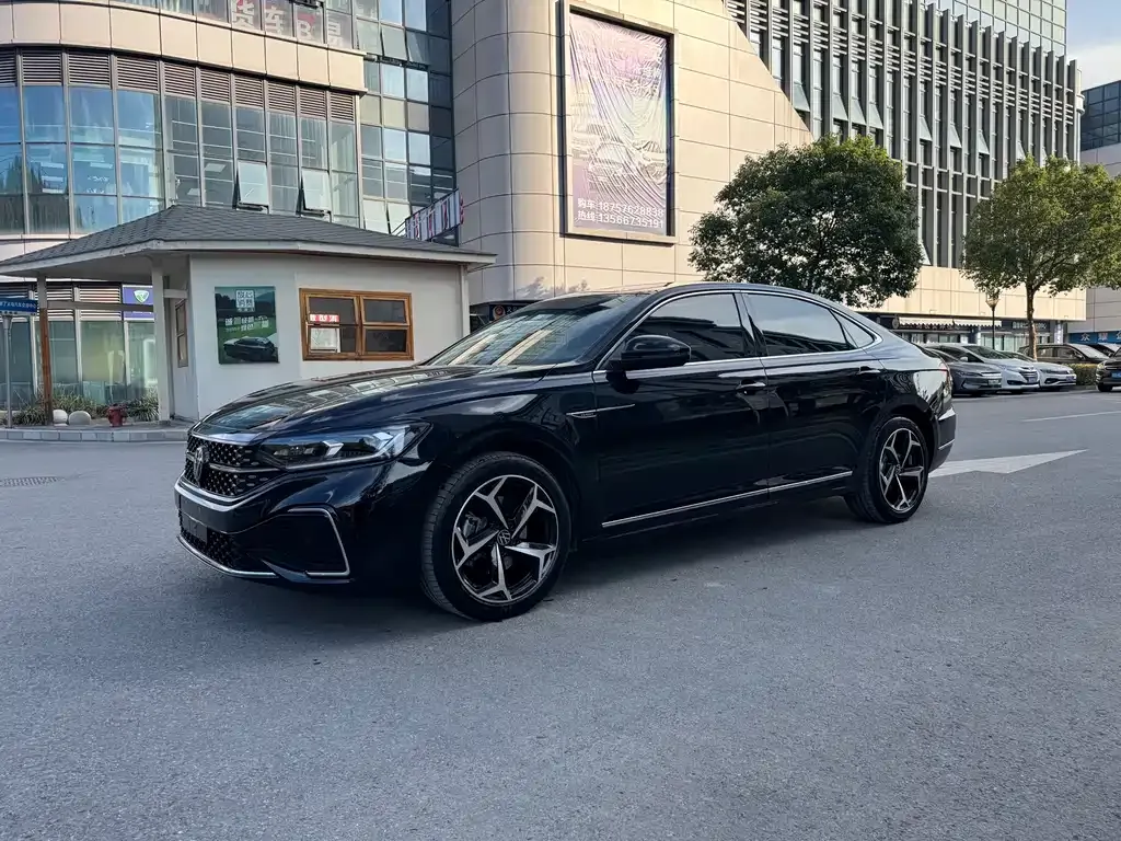 Volkswagen Passat — фото 1