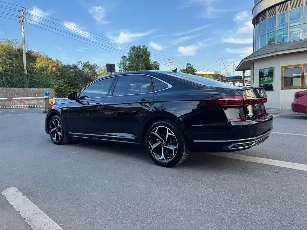 Volkswagen Passat — фото 8