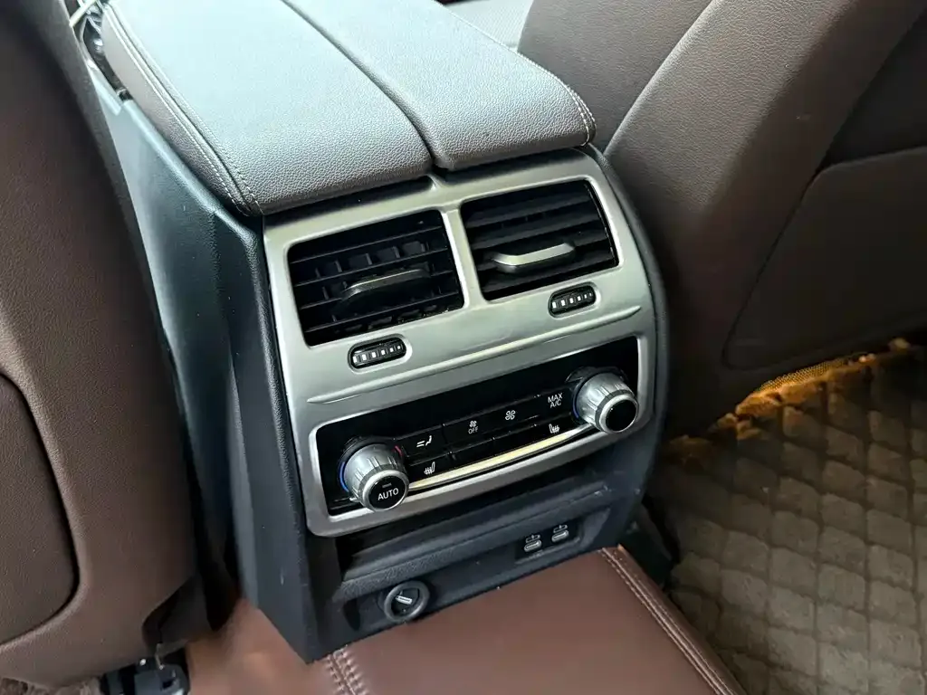 BMW 5 Series 2022 из CN, фото 9