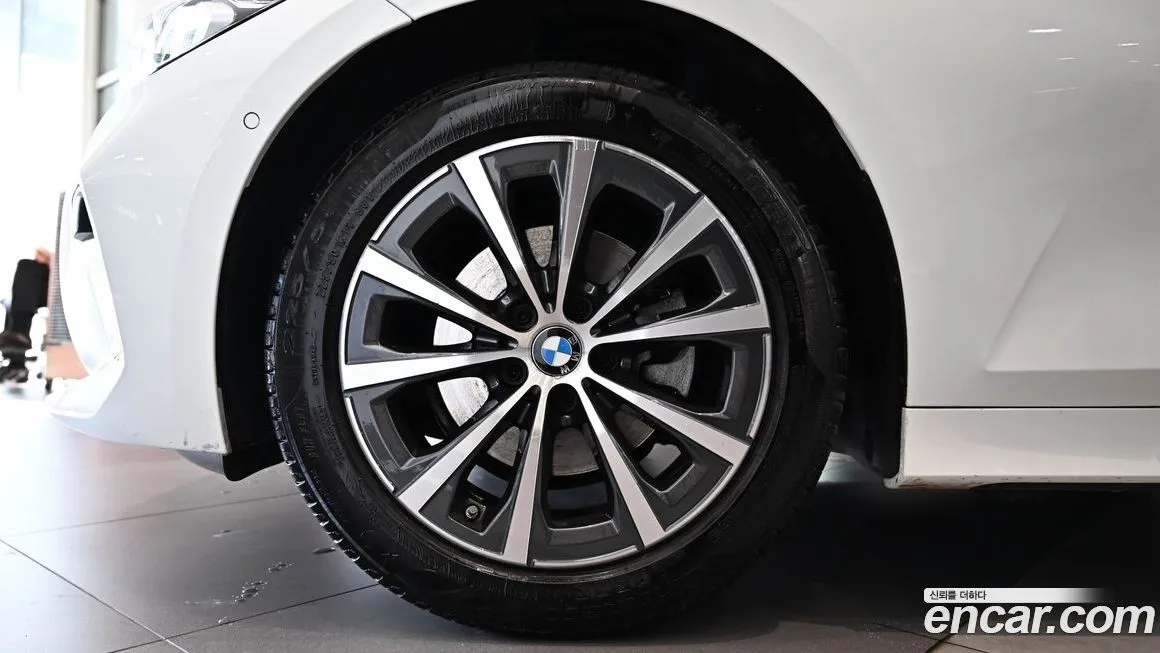 BMW 3-Series 2023 из KR, фото 5