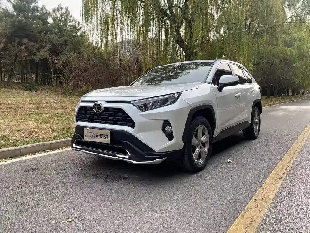 Toyota RAV4 2021 из CN, фото 1