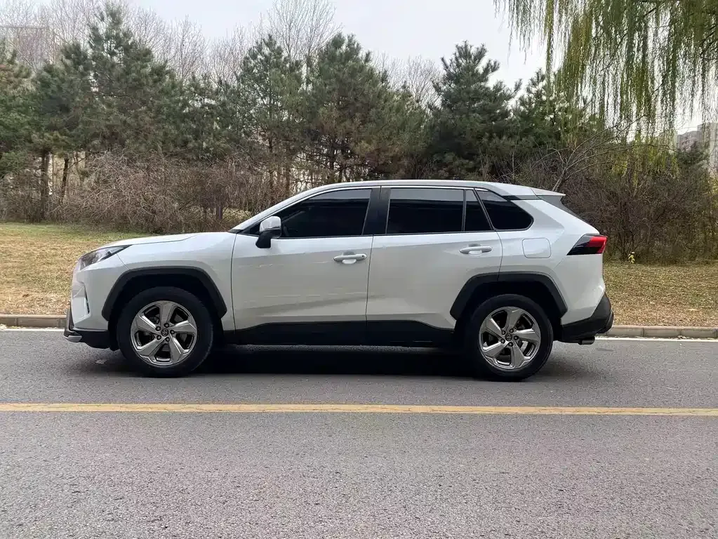 Toyota RAV4 2021 из CN, фото 4