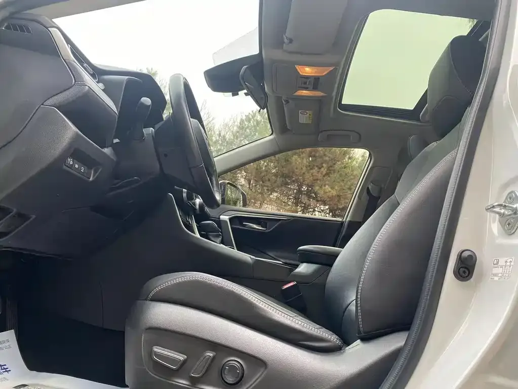Toyota RAV4 2021 из CN, фото 8