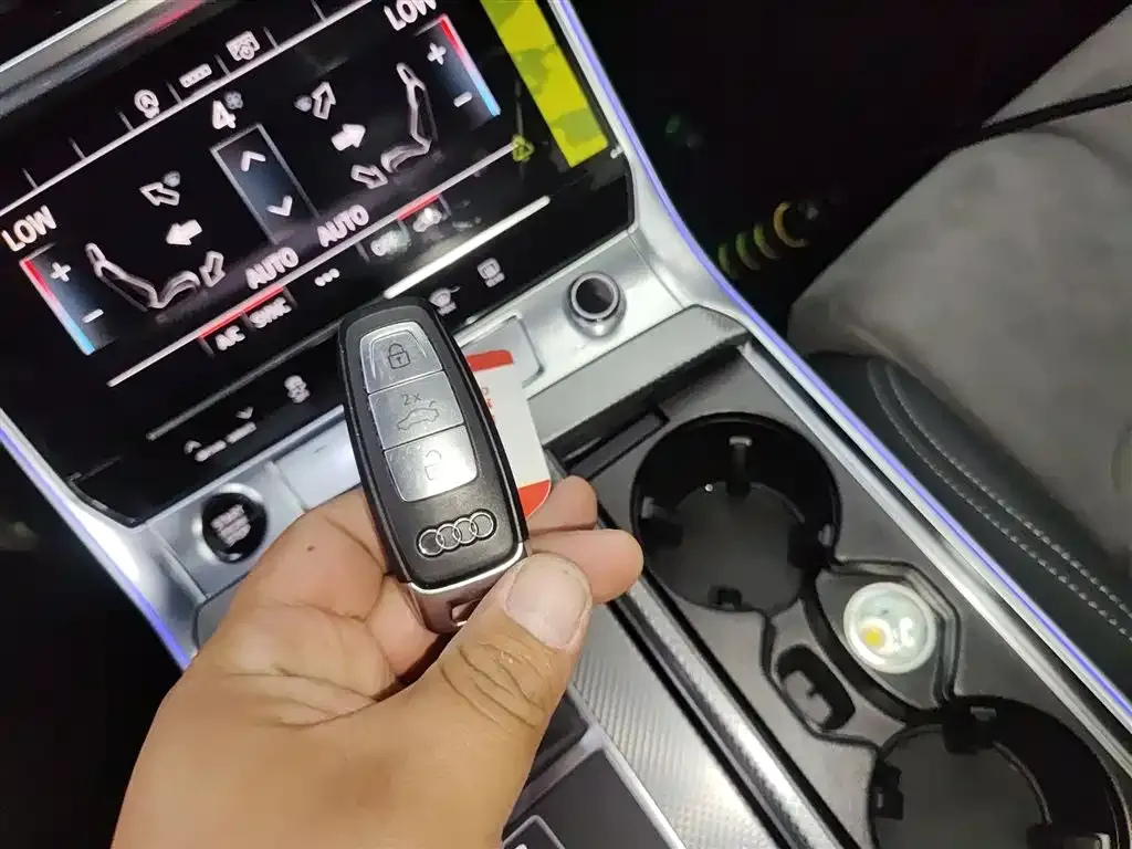 Audi A6L 2024 из CN, фото 9
