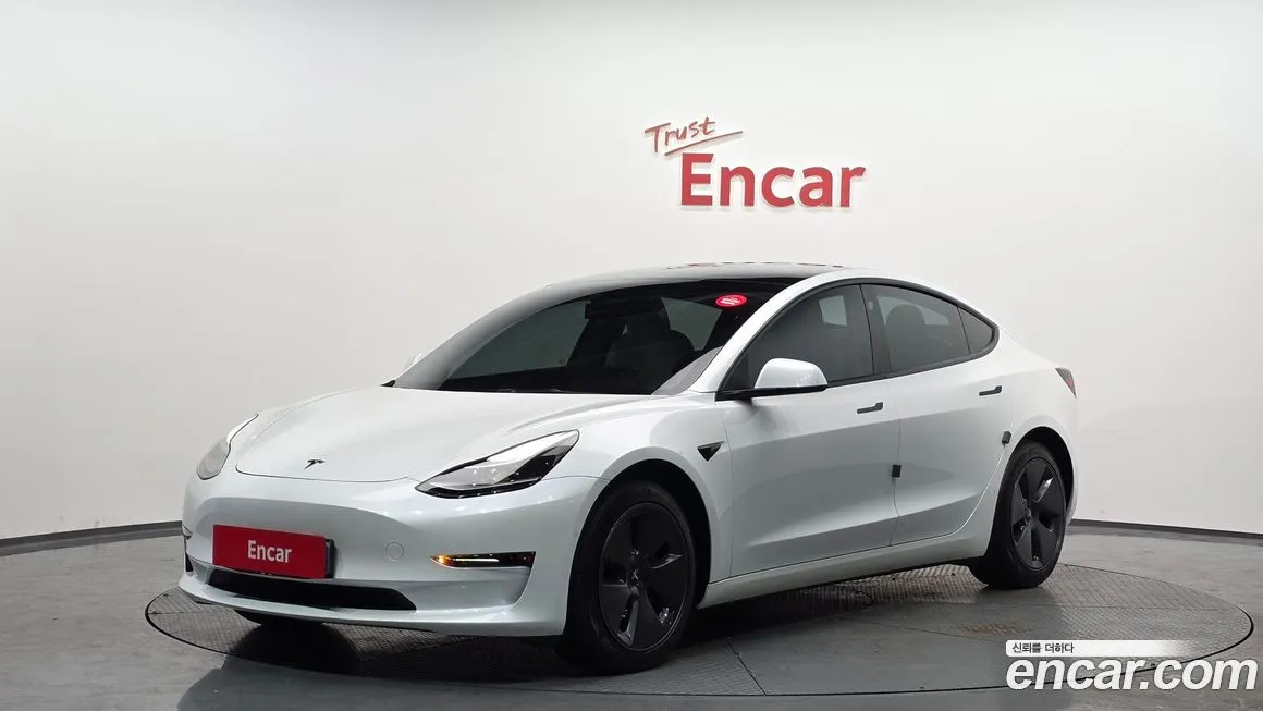 Tesla Model 3 — фото 1