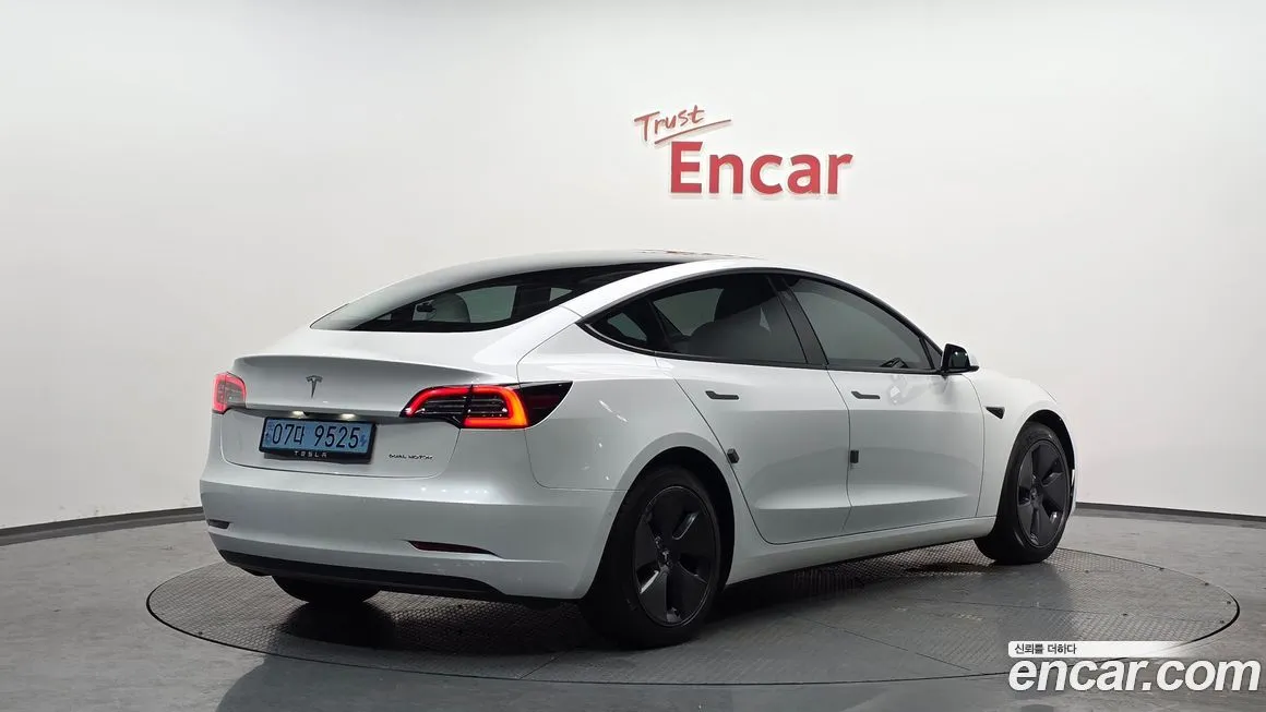 Tesla Model 3 — фото 2