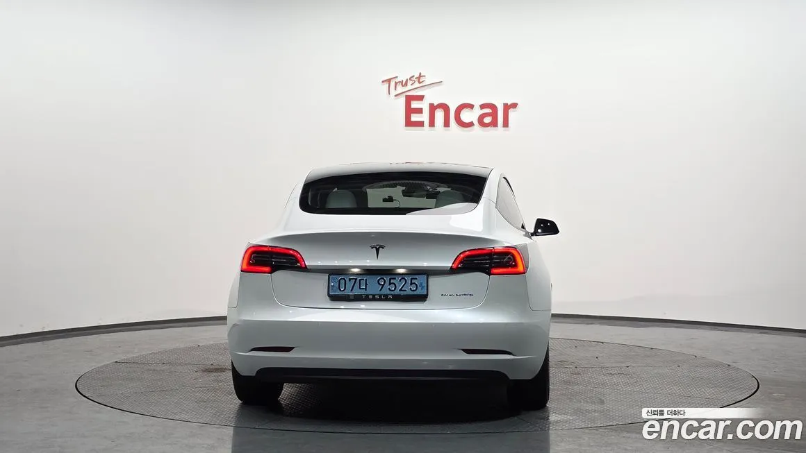 Tesla Model 3 — фото 4