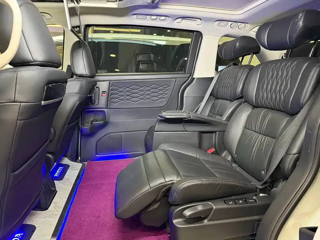 Honda Elysion 2023 из CN, фото 10