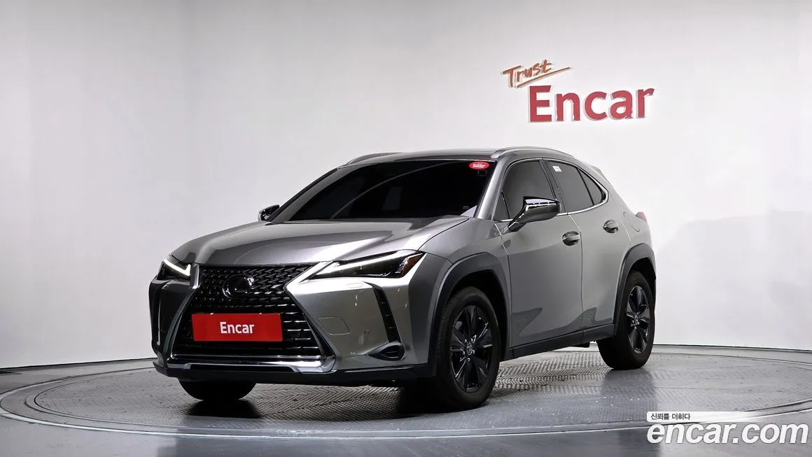 Lexus UX — фото 1