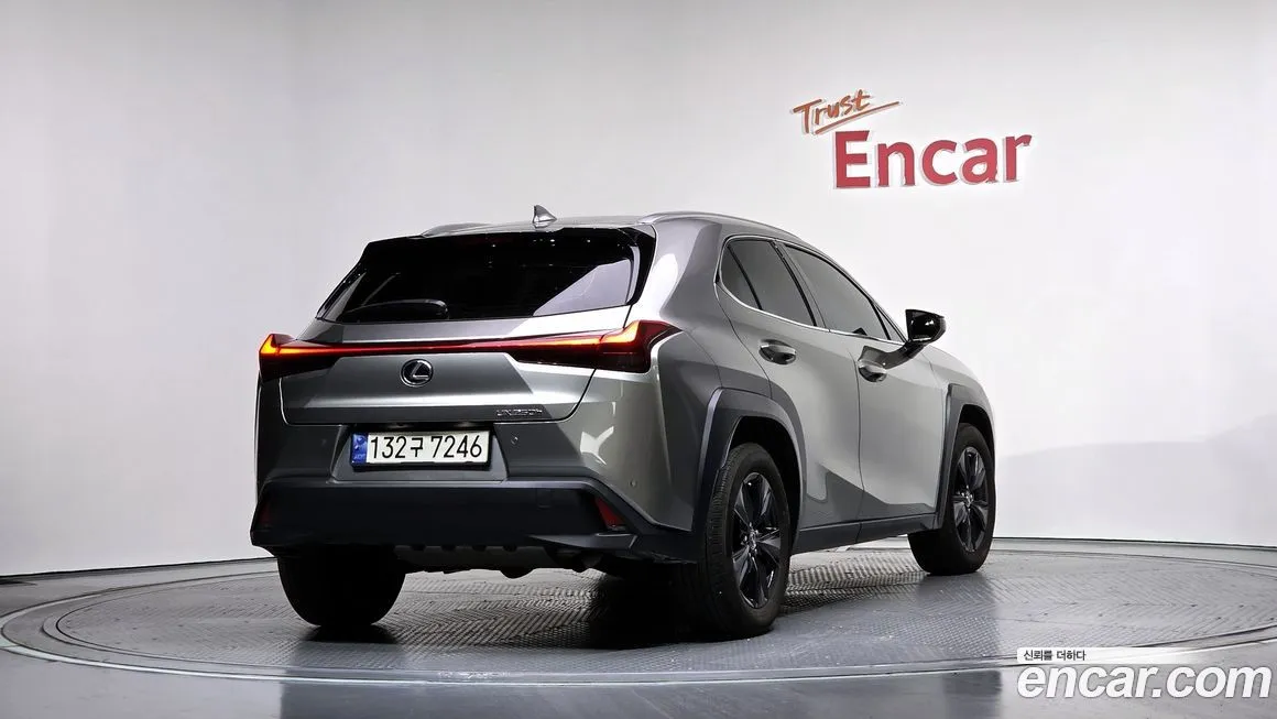 Lexus UX — фото 2