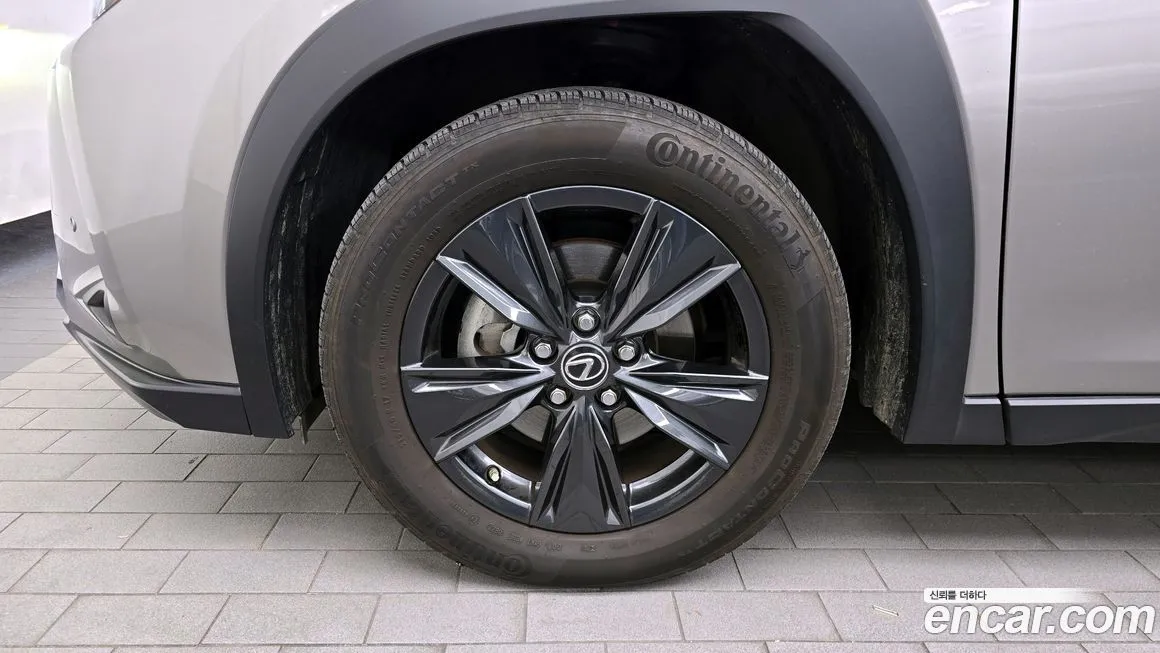Lexus UX — фото 5