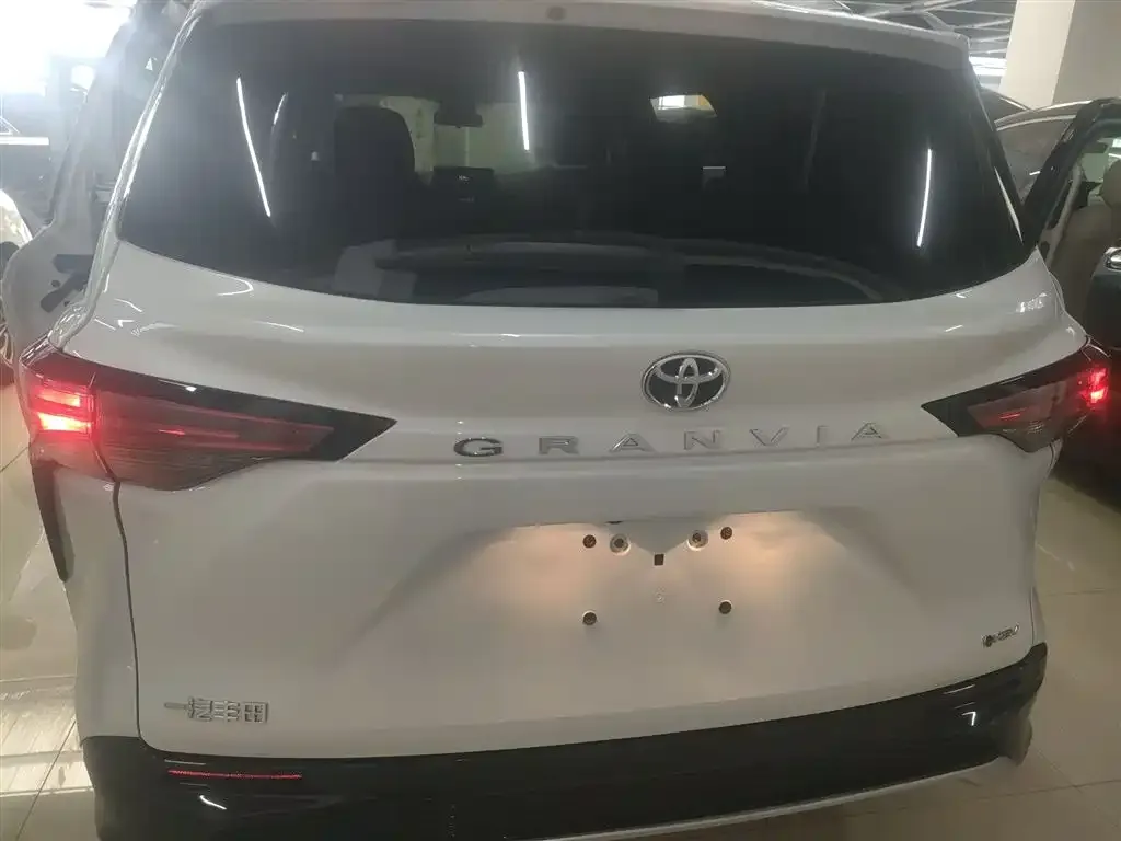 Toyota Granvia 2025 из CN, фото 6