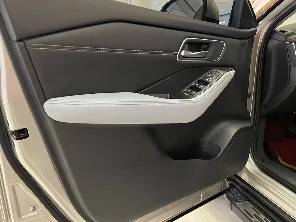 Nissan X-Trail 2023 из CN, фото 5