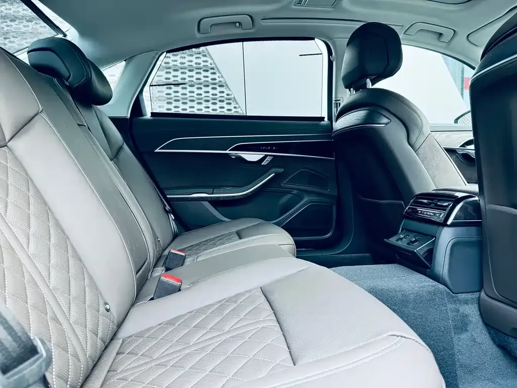 Audi A8 2024 из CN, фото 7