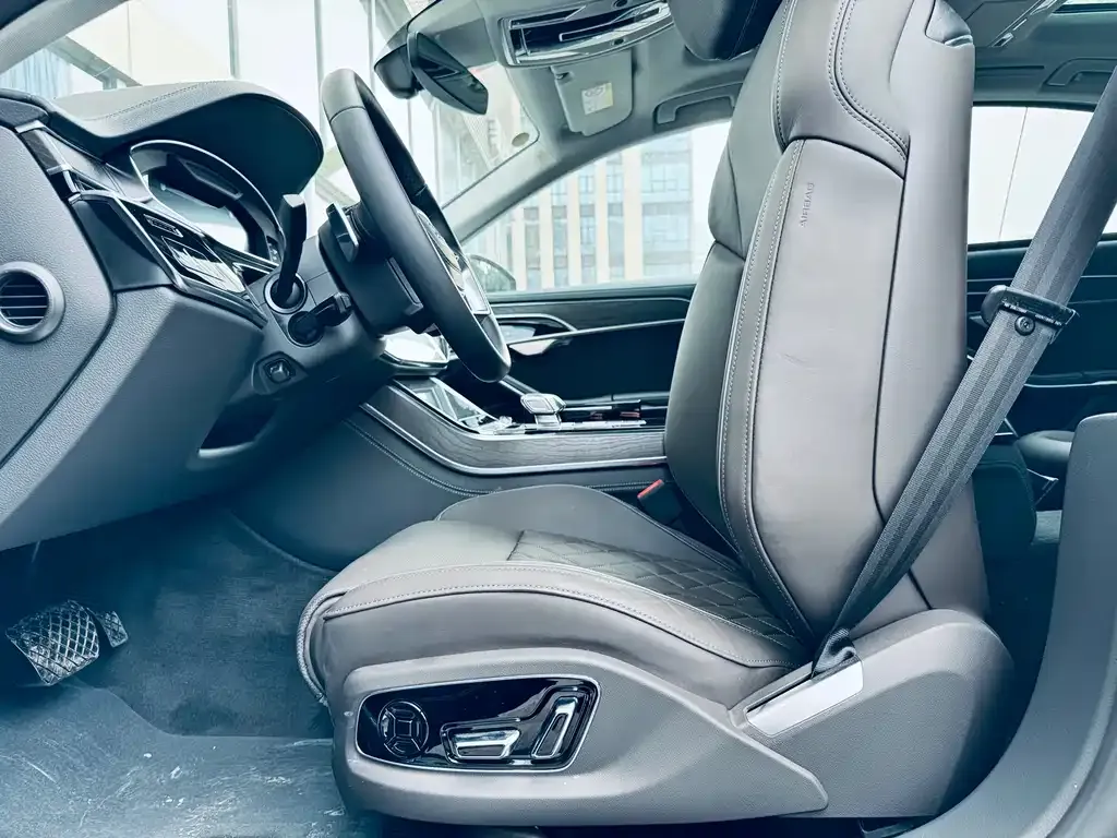 Audi A8 2024 из CN, фото 8
