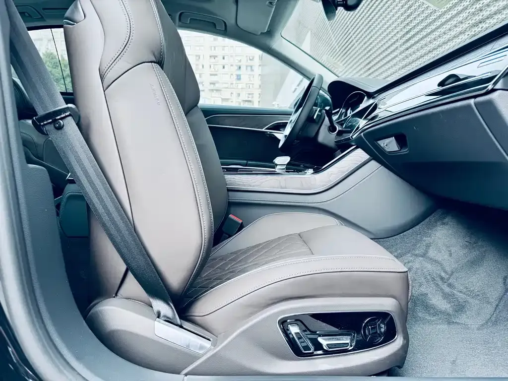 Audi A8 2024 из CN, фото 9