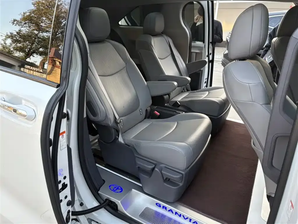 Toyota Granvia 2024 из CN, фото 4
