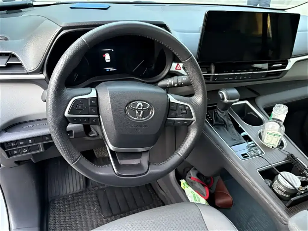 Toyota Granvia 2024 из CN, фото 5