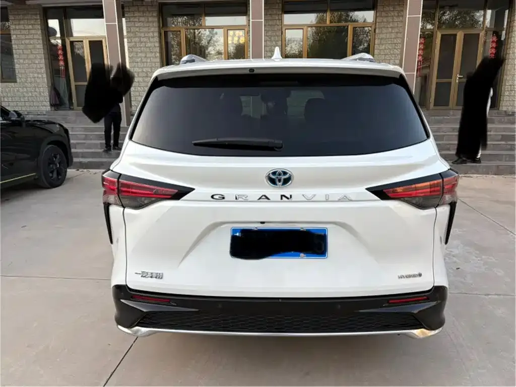 Toyota Granvia 2024 из CN, фото 8