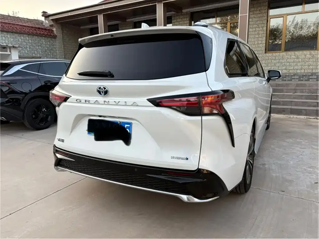 Toyota Granvia 2024 из CN, фото 9