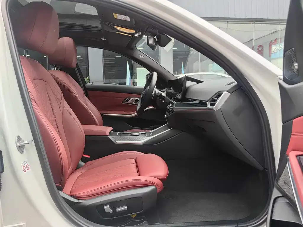 BMW 3 Series 2023 из CN, фото 10