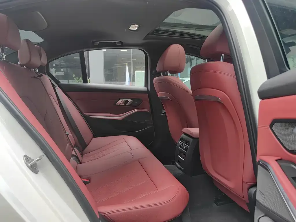 BMW 3 Series 2023 из CN, фото 9