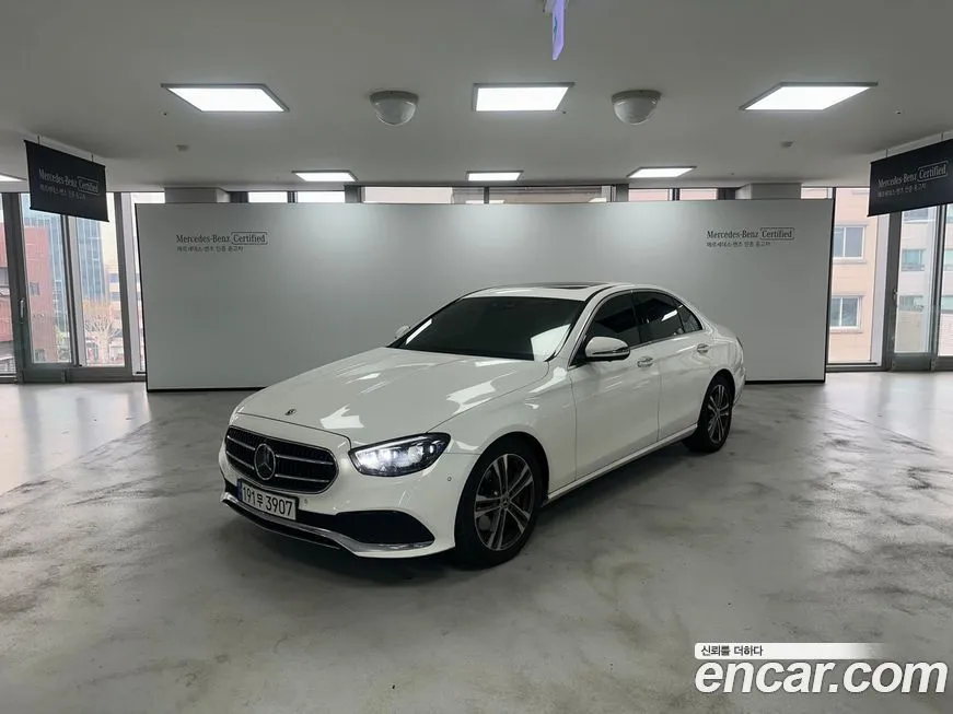Mercedes-Benz E-Class — фото 1