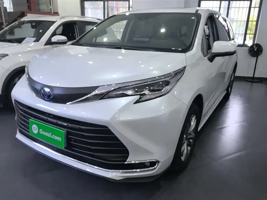 Toyota Sienna 2023 из CN, фото 1