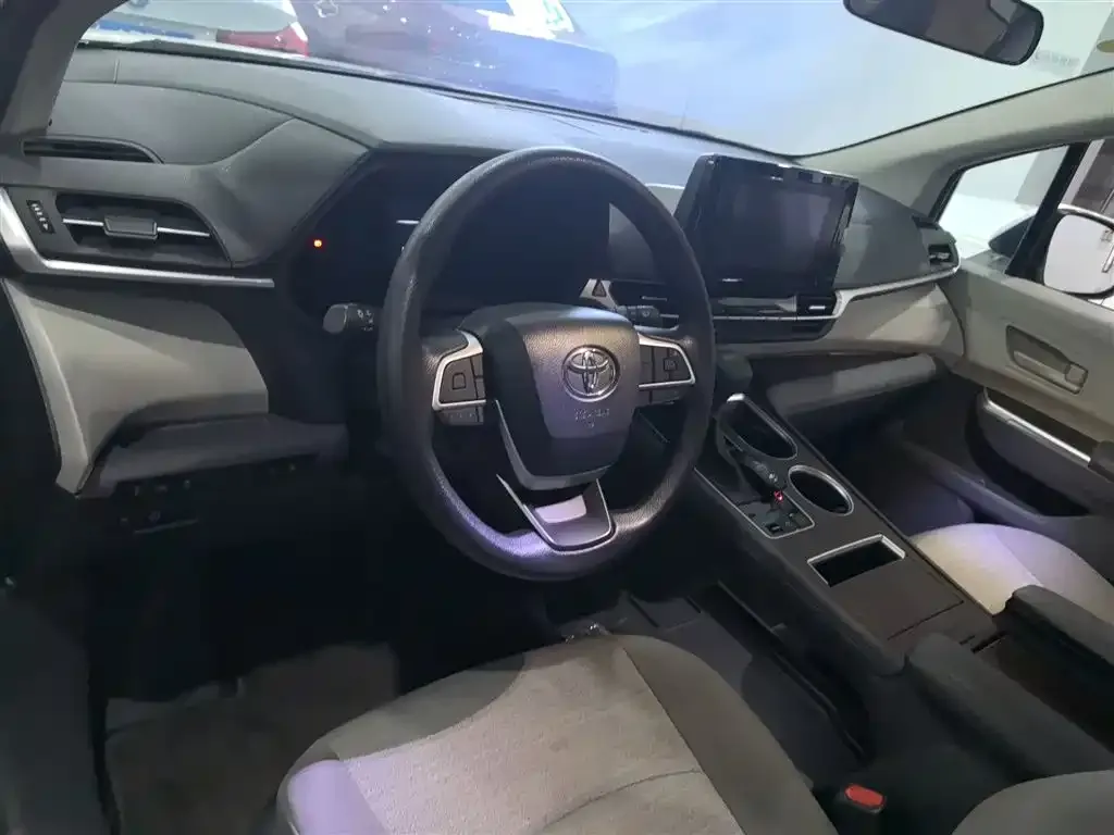 Toyota Sienna 2023 из CN, фото 10