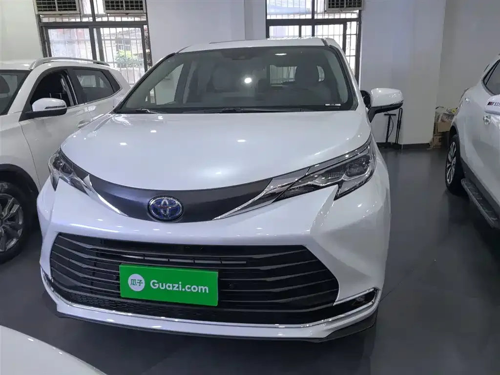 Toyota Sienna 2023 из CN, фото 3