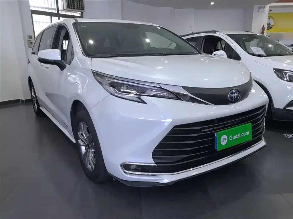 Toyota Sienna 2023 из CN, фото 4