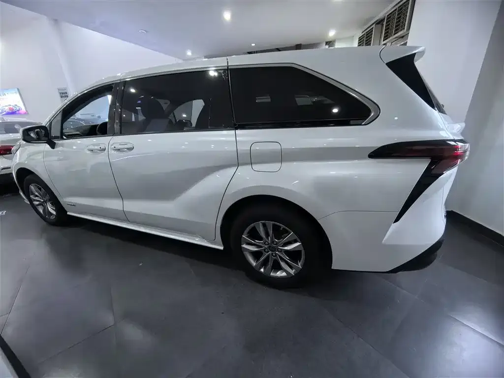 Toyota Sienna 2023 из CN, фото 5