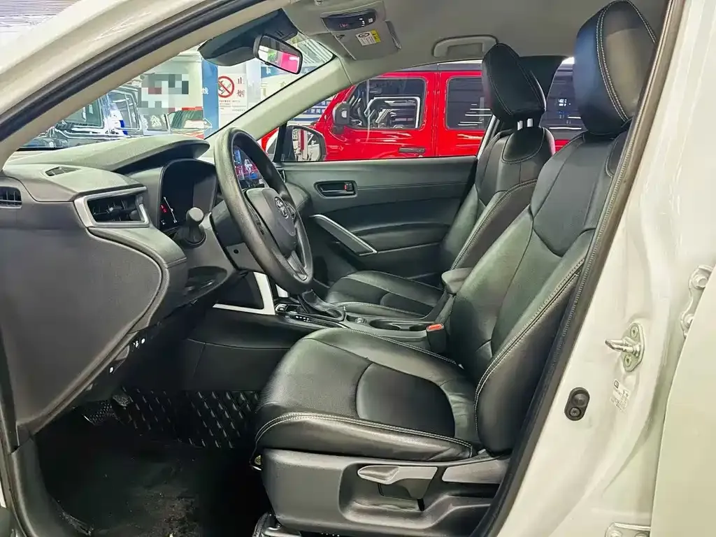 Toyota Corolla Cross 2024 из CN, фото 7