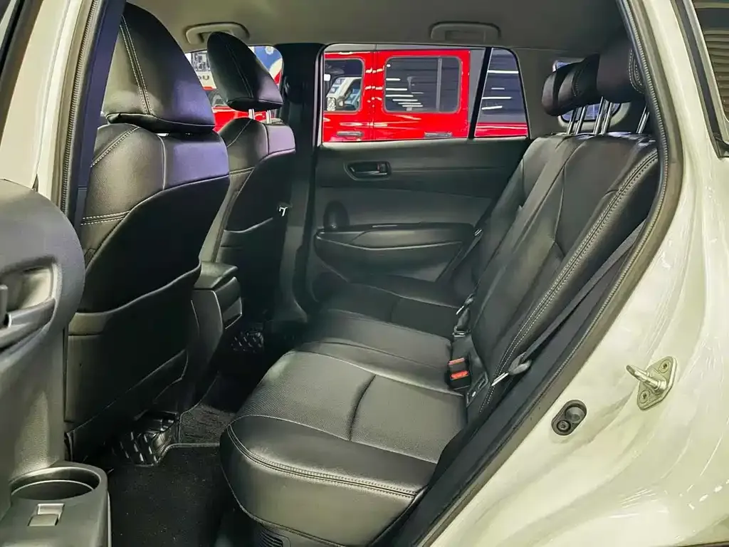 Toyota Corolla Cross 2024 из CN, фото 9