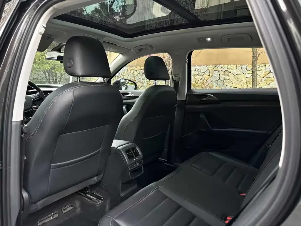 Volkswagen Tharu 2021 из CN, фото 8